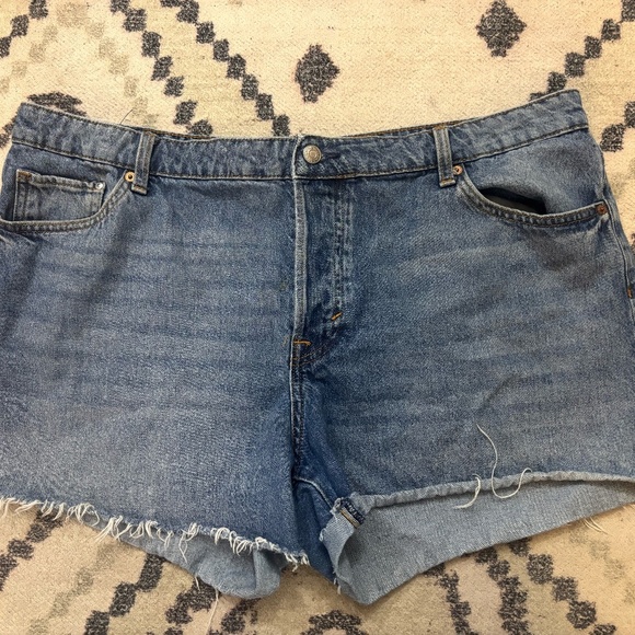h and m worked in shorts + taking offers - Picture 1 of 8